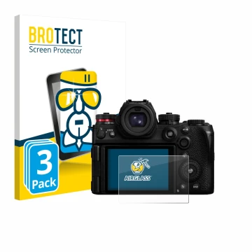 Vorderseite einer Produktverpackung mit dem Markenlogo BROTECT. Daneben ist das Gerät Panasonic Lumix DC-S1II mit dem zugehöri