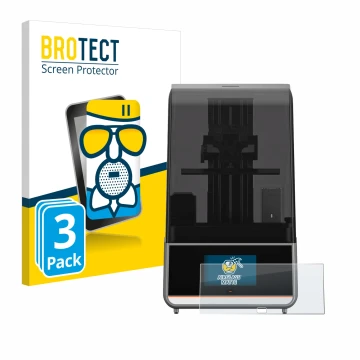 Vorderseite einer Produktverpackung mit dem Markenlogo BROTECT. Daneben ist das Gerät Anycubic Photon Mono M7 Pro mit dem zuge