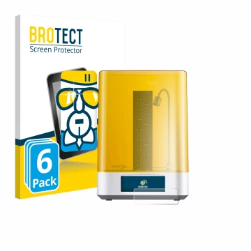 Vorderseite einer Produktverpackung mit dem Markenlogo BROTECT. Daneben ist das Gerät Anycubic Wash & Cure 3 Plus mit dem zuge