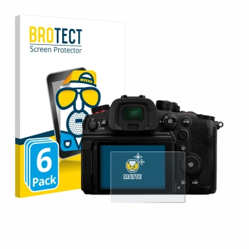 Vorderseite einer Produktverpackung mit dem Markenlogo BROTECT. Daneben ist das Gerät Panasonic Lumix DC-GH6 mit dem zugehörig