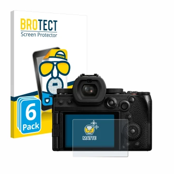 Vorderseite einer Produktverpackung mit dem Markenlogo BROTECT. Daneben ist das Gerät Panasonic Lumix DC-S5II mit dem zugehöri
