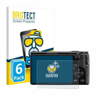 Vorderseite einer Produktverpackung mit dem Markenlogo BROTECT. Daneben ist das Gerät Ricoh GR IV HDF 2025 mit dem zugehörigen