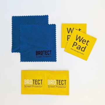 Bestandteile des Zubehörsets mit Reinigungs- und Mikrofasertuch.