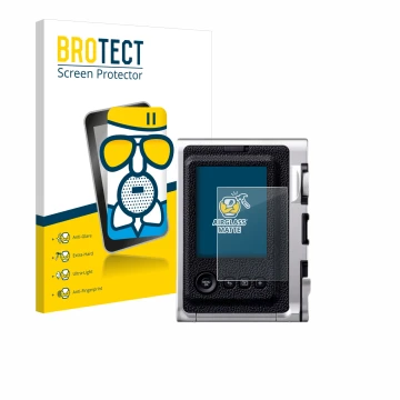 Vorderseite einer Produktverpackung mit dem Markenlogo BROTECT. Daneben ist das Gerät Fujifilm Instax Mini Evo mit dem zugehör