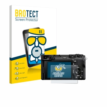 Vorderseite einer Produktverpackung mit dem Markenlogo BROTECT. Daneben ist das Gerät Sony Alpha 6700 mit dem zugehörigen Disp