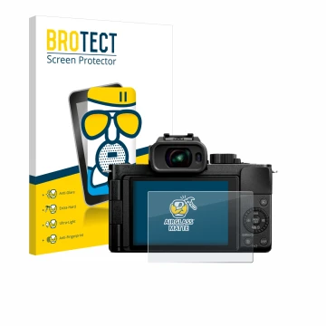 Vorderseite einer Produktverpackung mit dem Markenlogo BROTECT. Daneben ist das Gerät Panasonic Lumix DC-G100D mit dem zugehör