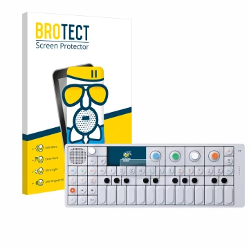 Vorderseite einer Produktverpackung mit dem Markenlogo BROTECT. Daneben ist das Gerät Teenage Engineering OP-1 Sampler & Contr