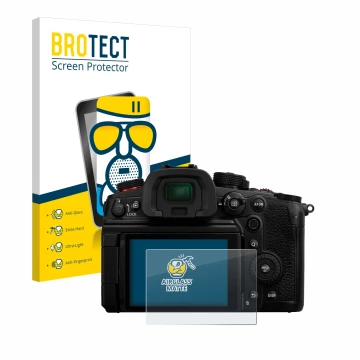 Vorderseite einer Produktverpackung mit dem Markenlogo BROTECT. Daneben ist das Gerät Panasonic Lumix DC-GH7 mit dem zugehörig