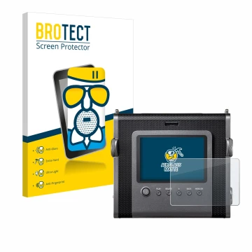 Vorderseite einer Produktverpackung mit dem Markenlogo BROTECT. Daneben ist das Gerät Fujifilm Instax Wide Evo mit dem zugehör