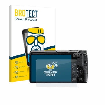 Vorderseite einer Produktverpackung mit dem Markenlogo BROTECT. Daneben ist das Gerät Ricoh GR IV HDF 2025 mit dem zugehörigen