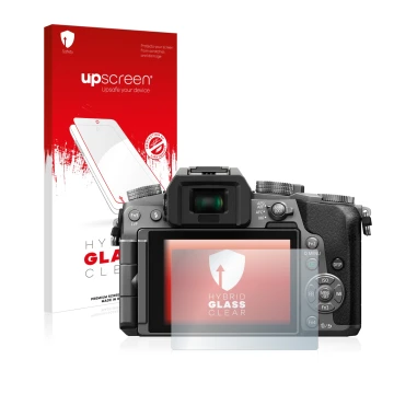 Vorderseite einer Produktverpackung mit dem Markenlogo upscreen. Daneben ist das Gerät Panasonic Lumix DMC-G70 mit dem zugehör