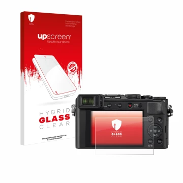Vorderseite einer Produktverpackung mit dem Markenlogo upscreen. Daneben ist das Gerät Panasonic Lumix DC-LX100 II mit dem zug