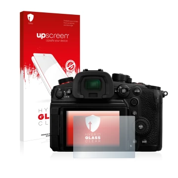 Vorderseite einer Produktverpackung mit dem Markenlogo upscreen. Daneben ist das Gerät Panasonic Lumix DC-GH6 mit dem zugehöri