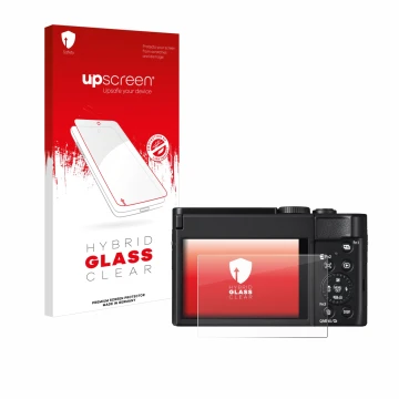 Vorderseite einer Produktverpackung mit dem Markenlogo upscreen. Daneben ist das Gerät Panasonic Lumix DC-TZ99 mit dem zugehör