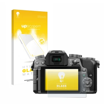 Vorderseite einer Produktverpackung mit dem Markenlogo upscreen. Daneben ist das Gerät Panasonic Lumix DMC-G70 mit dem zugehör