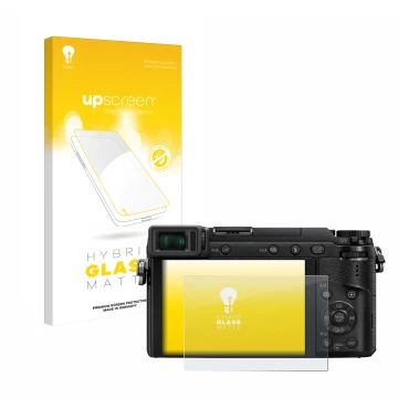 Vorderseite einer Produktverpackung mit dem Markenlogo upscreen. Daneben ist das Gerät Panasonic Lumix DMC-GX80 mit dem zugehö