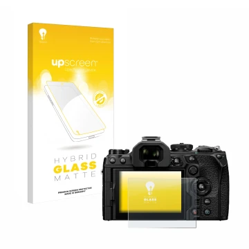 Vorderseite einer Produktverpackung mit dem Markenlogo upscreen. Daneben ist das Gerät Olympus OM System OM-1 Mark II mit dem 