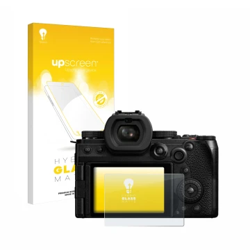 Vorderseite einer Produktverpackung mit dem Markenlogo upscreen. Daneben ist das Gerät Panasonic Lumix DC-S5II mit dem zugehör