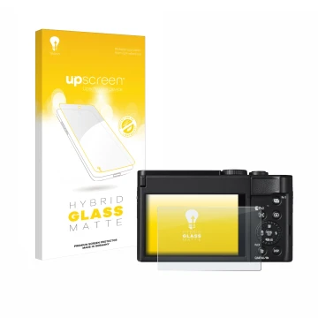 Vorderseite einer Produktverpackung mit dem Markenlogo upscreen. Daneben ist das Gerät Panasonic Lumix DC-TZ99 mit dem zugehör