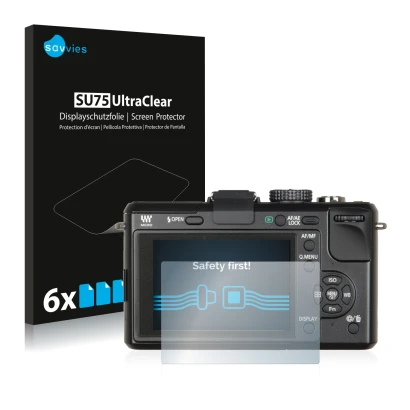 Vorderseite einer Produktverpackung mit dem Markenlogo Savvies. Daneben ist das Gerät Panasonic Lumix DMC-GF1 mit dem zugehöri