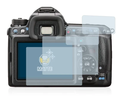 Abbildung des Geräts Pentax K-3 II mit einer Vielzahl des Displayschutzes.