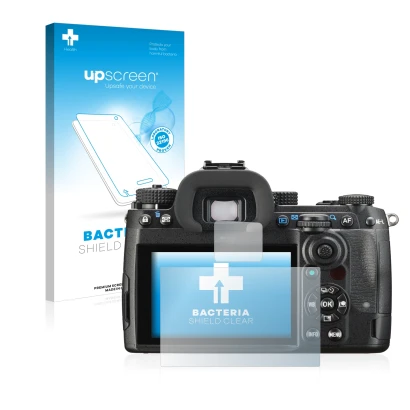 Vorderseite einer Produktverpackung mit dem Markenlogo upscreen. Daneben ist das Gerät Pentax K-3 Mark III mit dem zugehörigen