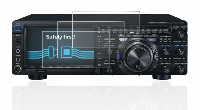 Abbildung des Geräts Yaesu FT-DX101D mit einer Vielzahl des Displayschutzes.