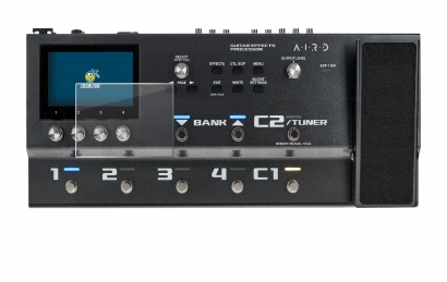 Abbildung des Geräts Boss GX-100 mit einer Vielzahl des Displayschutzes.