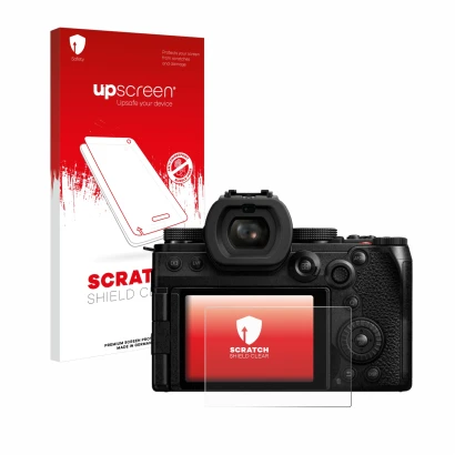 Vorderseite einer Produktverpackung mit dem Markenlogo upscreen. Daneben ist das Gerät Panasonic Lumix DC-S5M2X mit dem zugehö