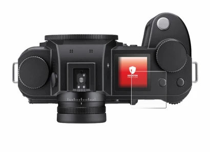 Abbildung des Geräts Leica SL3 (Schulterdisplay) mit einer Vielzahl des Displayschutzes.