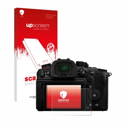 Vorderseite einer Produktverpackung mit dem Markenlogo upscreen. Daneben ist das Gerät Panasonic Lumix DC-GH7 mit dem zugehöri