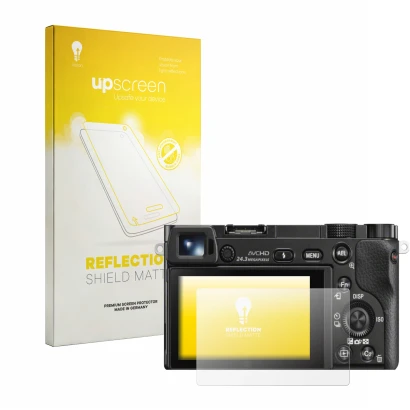 Vorderseite einer Produktverpackung mit dem Markenlogo upscreen. Daneben ist das Gerät Sony Alpha 6000 mit dem zugehörigen Dis