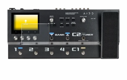 Abbildung des Geräts Boss GX-100 mit einer Vielzahl des Displayschutzes.