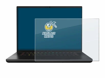 Abbildung des Geräts Razer Blade 16 2024 mit einer Vielzahl des Displayschutzes.