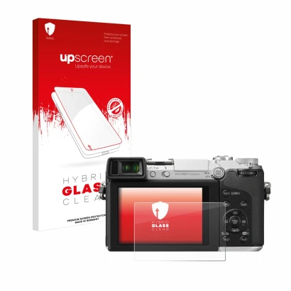 Vorderseite einer Produktverpackung mit dem Markenlogo upscreen. Daneben ist das Gerät Panasonic Lumix DMC-GX7 mit dem zugehör