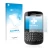 Vorderseite einer Produktverpackung mit dem Markenlogo upscreen. Daneben ist das Gerät RIM BlackBerry Bold Touch 9900 mit dem 
