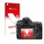 Vorderseite einer Produktverpackung mit dem Markenlogo upscreen. Daneben ist das Gerät Nikon D850 mit dem zugehörigen Displays