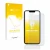 Vorderseite einer Produktverpackung mit dem Markenlogo upscreen. Daneben ist das Gerät Apple iPhone 13 Pro mit dem zugehörigen