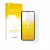 Vorderseite einer Produktverpackung mit dem Markenlogo upscreen. Daneben ist das Gerät Google Pixel 10a (case-friendly) mit de